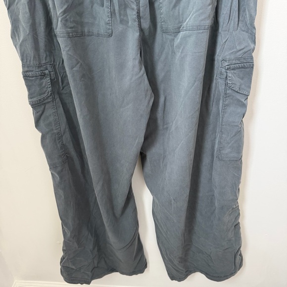 American Eagle Stretch Dreamy Drape Cargo Pants Dark Gray Baggy Size 18 NWT - Picture 5 of 8